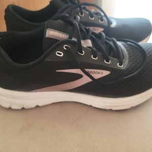 Brooks tennis shoes
